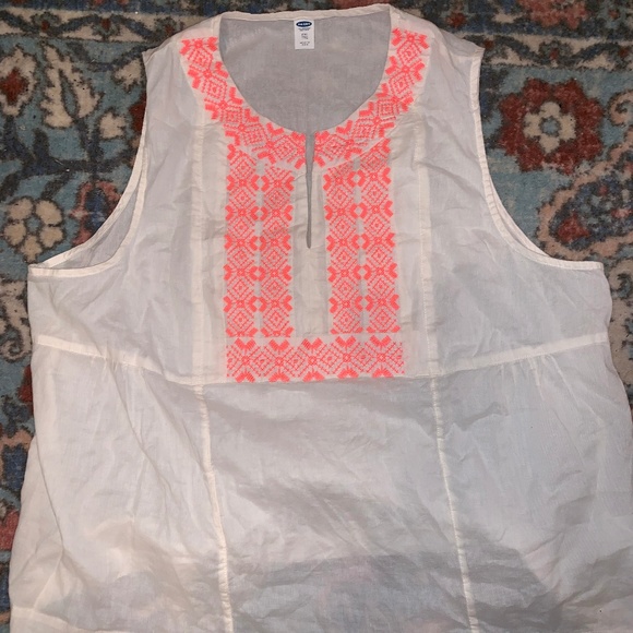 NWOT Old Navy Embroidered Sleeveless Top - Picture 1 of 3